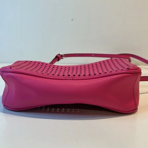 Marc by Marc Jacobs - women’s‎ Sally Perf leather Crossbody bag in Fuchsia - Picture 4 of 12